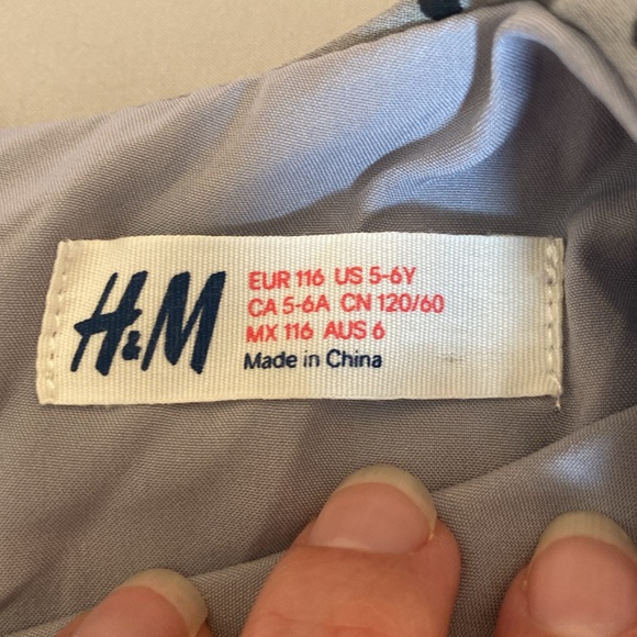 H&M three dress bundle. Size 4-6y and 5-6y. Polka dot, flowers, pink. - Picture 10 of 13